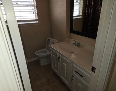 7911 Southmeadow Drive - Photo Thumbnail 13