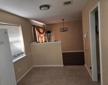 7911 Southmeadow Drive - Photo Thumbnail 6