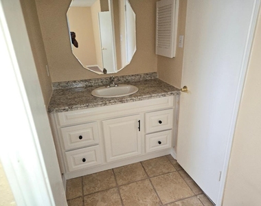 7911 Southmeadow Drive - Photo Thumbnail 11