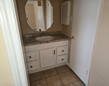 7911 Southmeadow Drive - Photo Thumbnail 7