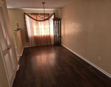 7911 Southmeadow Drive - Photo Thumbnail 9