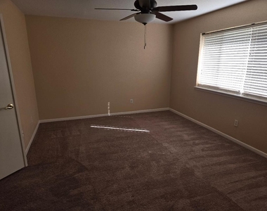 7911 Southmeadow Drive - Photo Thumbnail 12