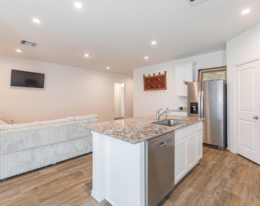 4318 Freya Pointe Drive - Photo Thumbnail 3