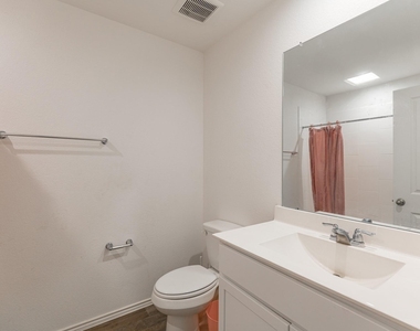 4318 Freya Pointe Drive - Photo Thumbnail 21