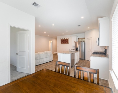 4318 Freya Pointe Drive - Photo Thumbnail 6