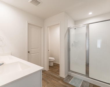 4318 Freya Pointe Drive - Photo Thumbnail 16