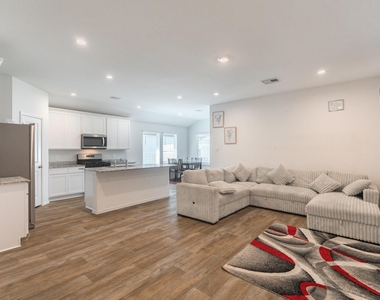 4318 Freya Pointe Drive - Photo Thumbnail 10
