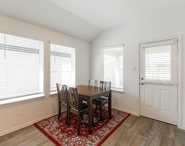 4318 Freya Pointe Drive - Photo Thumbnail 9