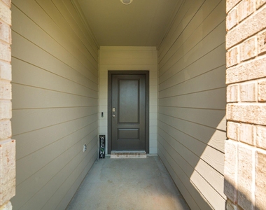 4318 Freya Pointe Drive - Photo Thumbnail 2