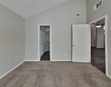 6823 Heather Hollow Drive - Photo Thumbnail 7