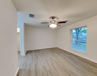 10527 Mills Walk Drive - Photo Thumbnail 7