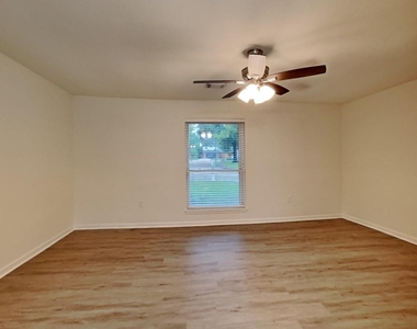 10527 Mills Walk Drive - Photo Thumbnail 9