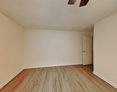 10527 Mills Walk Drive - Photo Thumbnail 8