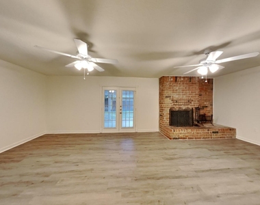 10527 Mills Walk Drive - Photo Thumbnail 2