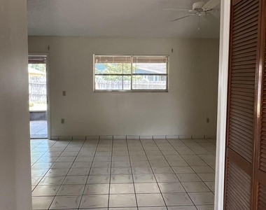 6485 Manila Drive - Photo Thumbnail 3