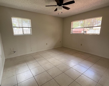 6485 Manila Drive - Photo Thumbnail 11