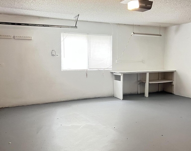 6485 Manila Drive - Photo Thumbnail 18