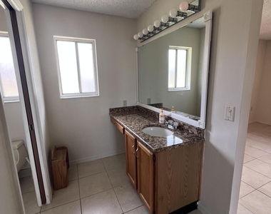 6485 Manila Drive - Photo Thumbnail 6
