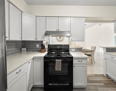 11007 White Oak Bend Drive - Photo Thumbnail 3