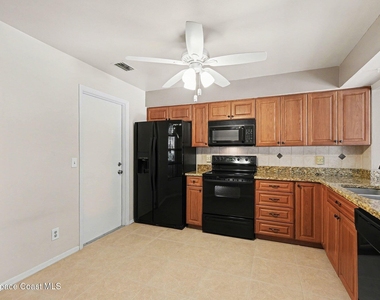 2653 Elliot Way - Photo Thumbnail 3