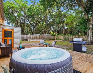 122 East Court - Photo Thumbnail 14