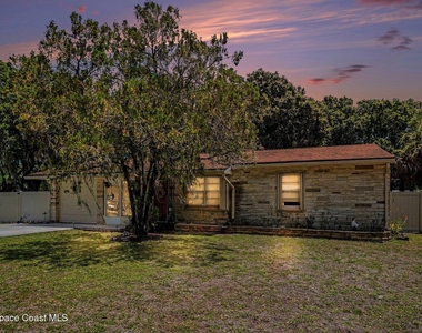 122 East Court - Photo Thumbnail 19