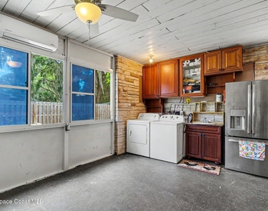 122 East Court - Photo Thumbnail 12