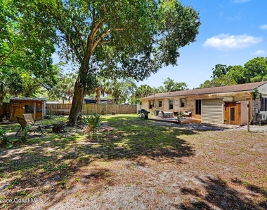 122 East Court - Photo Thumbnail 18