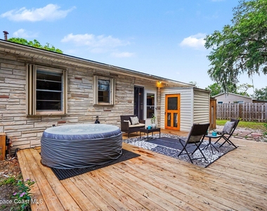 122 East Court - Photo Thumbnail 13