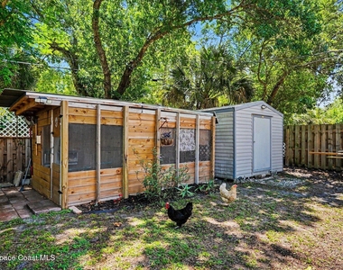 122 East Court - Photo Thumbnail 16