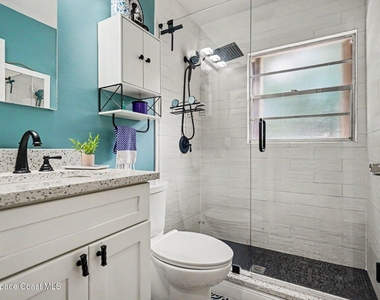 122 East Court - Photo Thumbnail 10