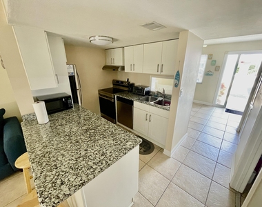 239 Seaport Boulevard - Photo Thumbnail 2