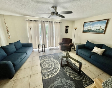 239 Seaport Boulevard - Photo Thumbnail 5