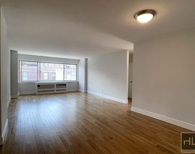 E 65th St - Photo Thumbnail 1