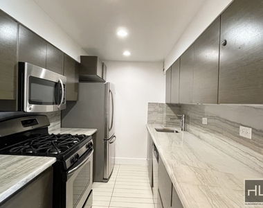 E 65th St - Photo Thumbnail 3