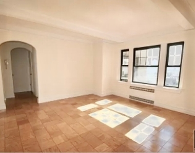 Christopher St - Photo Thumbnail 1