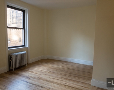 West 45 Street - Photo Thumbnail 2