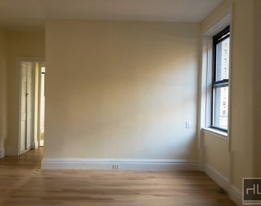 West 45 Street - Photo Thumbnail 3