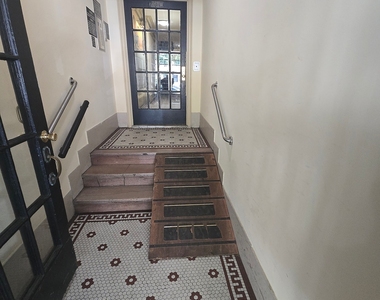 West 79 Street - Photo Thumbnail 12