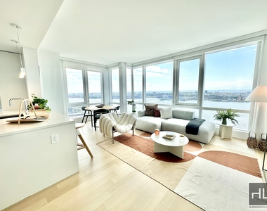 West 38th Street - Photo Thumbnail 2