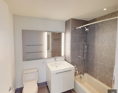 West 38th Street - Photo Thumbnail 7