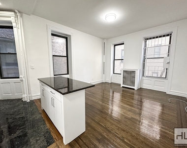 East 91 Street - Photo Thumbnail 2