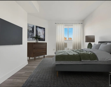 Second Avenue - Photo Thumbnail 4