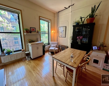 6 Brevoort Place - Photo Thumbnail 3
