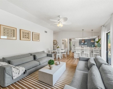 2911 Woodpine Court - Photo Thumbnail 17