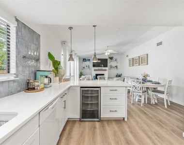 2911 Woodpine Court - Photo Thumbnail 13