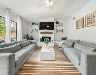 2911 Woodpine Court - Photo Thumbnail 19