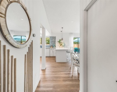 2911 Woodpine Court - Photo Thumbnail 8