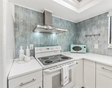 2911 Woodpine Court - Photo Thumbnail 12