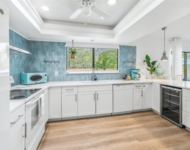 2911 Woodpine Court - Photo Thumbnail 11